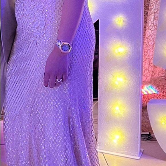 Long Gold formal dress - Picture 4 of 5